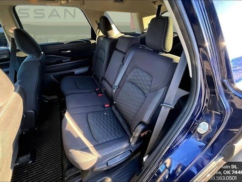 Used 2022 Nissan Pathfinder SV image 19