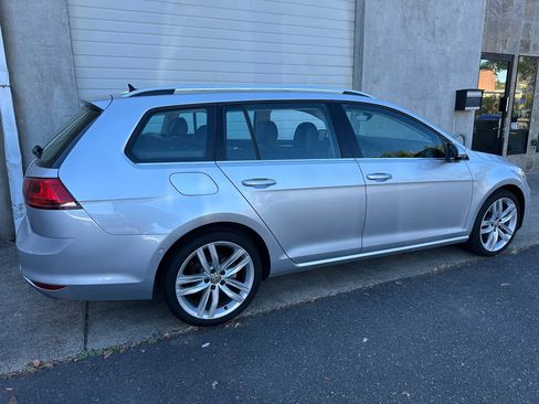 Used 2017 Volkswagen Golf SEL image 5