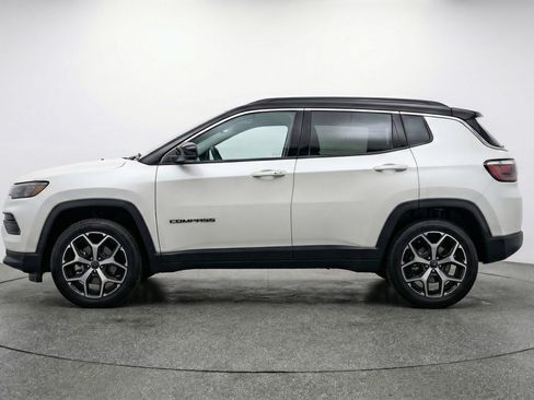 Used 2025 Jeep Compass Limited image 5