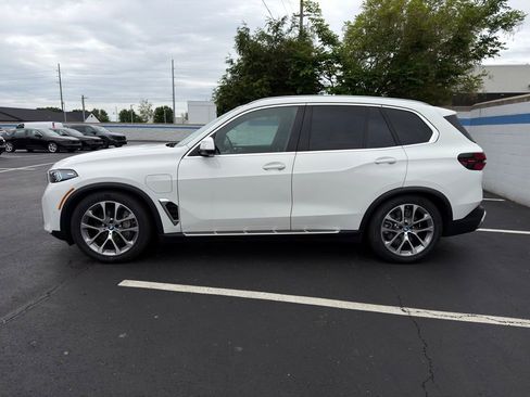 Used 2025 BMW X5 xDrive50e AWD/4WD image 2
