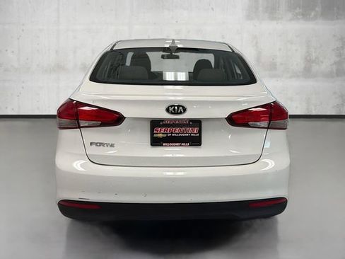 Used 2017 Kia Forte LX image 6