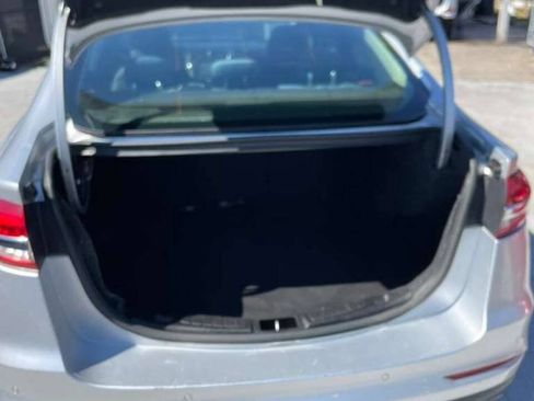 Used 2019 Ford Fusion SE FWD image 2