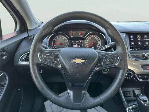 Used 2019 Chevrolet Cruze LT image 23