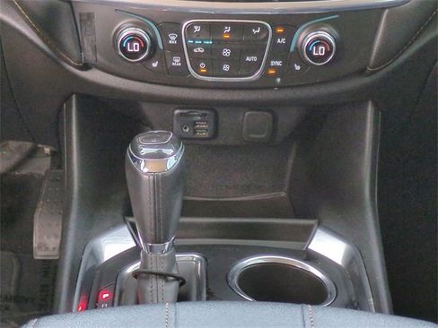 Used 2020 Chevrolet Traverse LT w/ LT Premium Package image 22