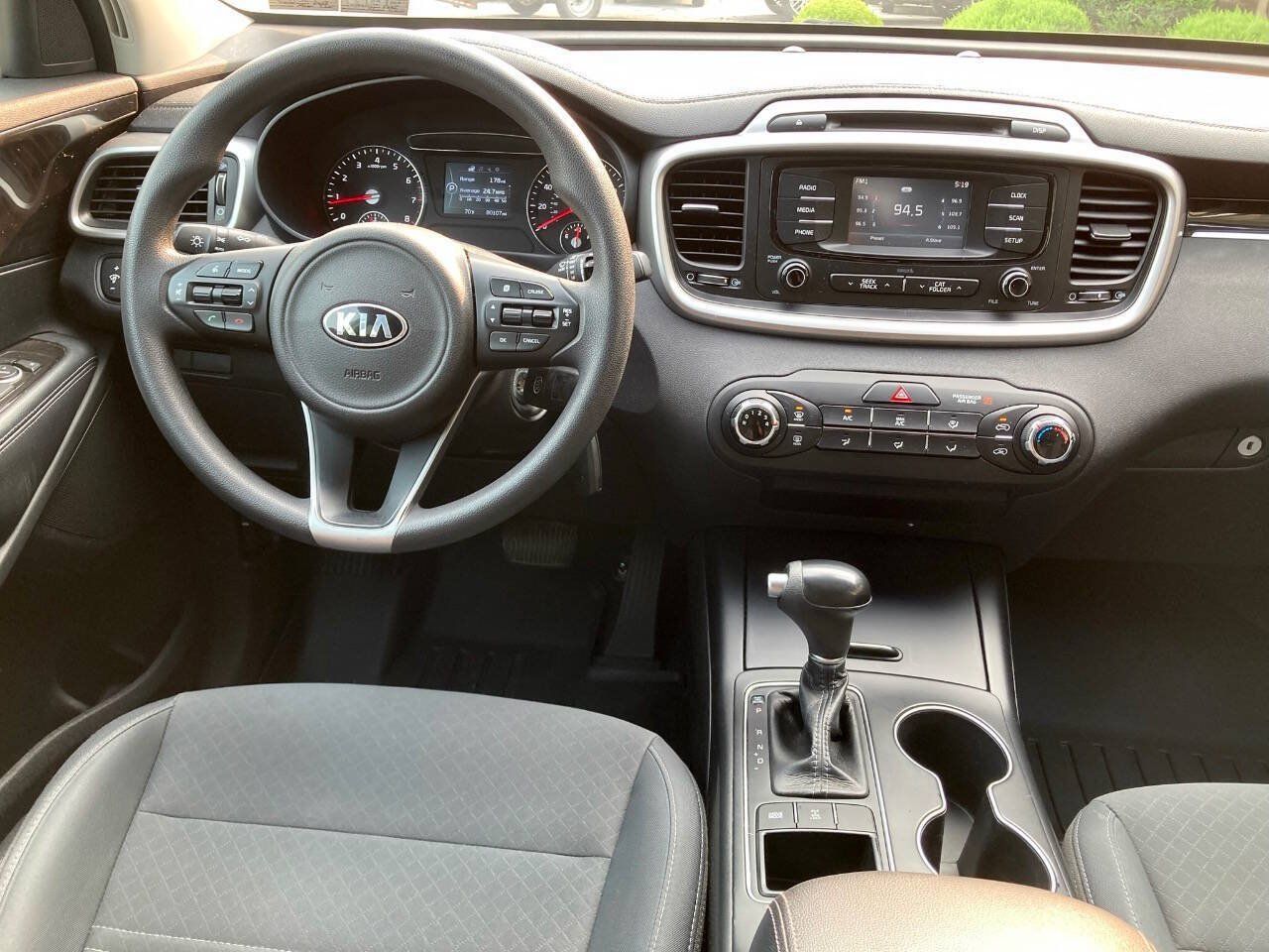 Used 2017 Kia Sorento AWD image 5