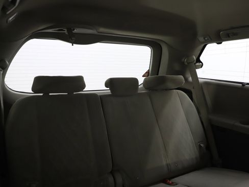 Used 2017 Toyota Sienna LE image 12