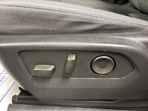 Used 2025 Chevrolet Silverado 2500 Custom w/ Custom Value Package image 11