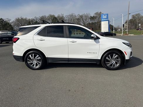 Used 2024 Chevrolet Equinox LT image 2