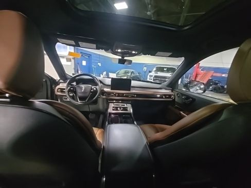 Used 2023 Lincoln Aviator Reserve w/ Equipment Group 201A image 14