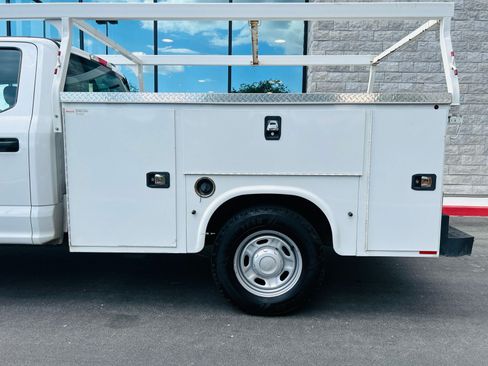Used 2022 Ford F250 XL w/ Power Equipment Group RWD image 5