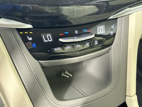 Used 2025 Cadillac XT6 Premium Luxury w/ Technology Package AWD/4WD image 19
