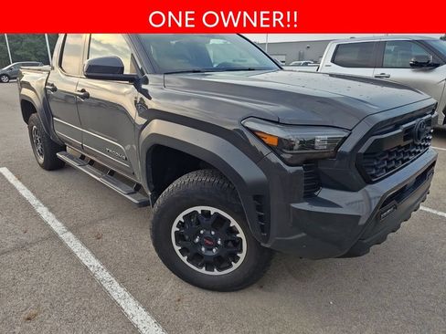 Used 2024 Toyota Tacoma TRD Off-Road AWD/4WD image 3