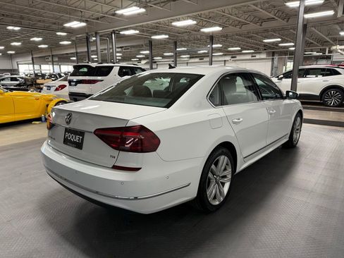 Used 2017 Volkswagen Passat 1.8T SEL Premium FWD image 4