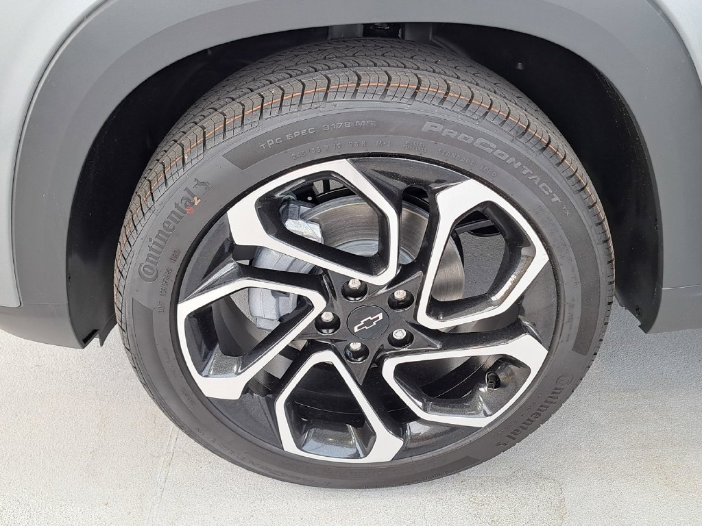 New 2026 Chevrolet Trax RS w/ Sunroof Package FWD image 16