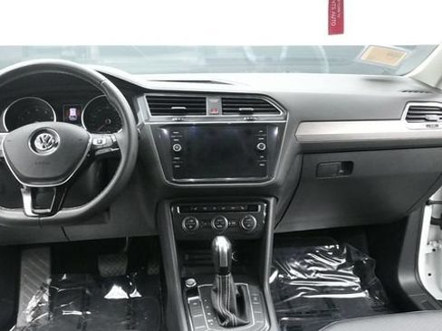 Used 2021 Volkswagen Tiguan SE w/ Panoramic Sunroof Package AWD/4WD image 23