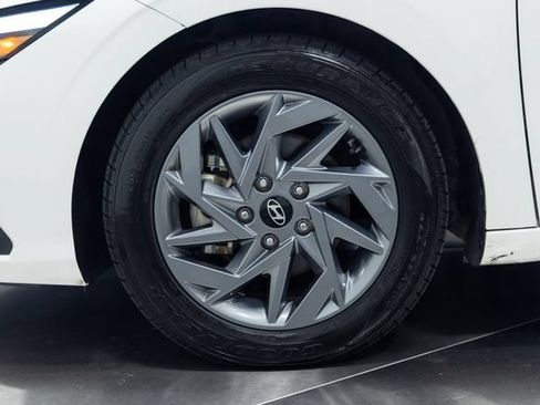 Used 2024 Hyundai Elantra SEL FWD image 27