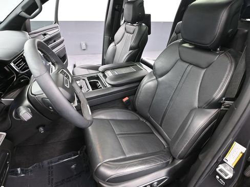 Used 2022 Jeep Wagoneer Series III w/ Premium Group I AWD/4WD image 41