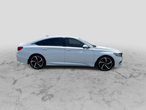 Used 2018 Honda Accord Sport image 9