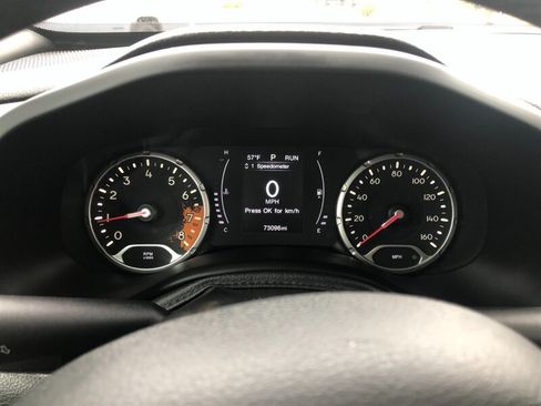 Used 2018 Jeep Renegade Latitude FWD image 11