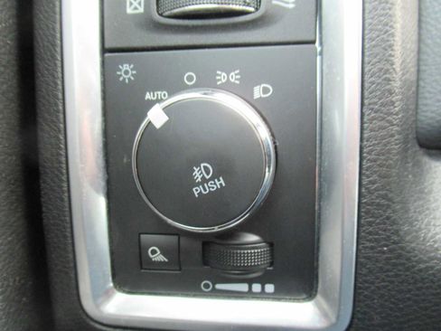 Used 2018 RAM 3500 Big Horn image 31