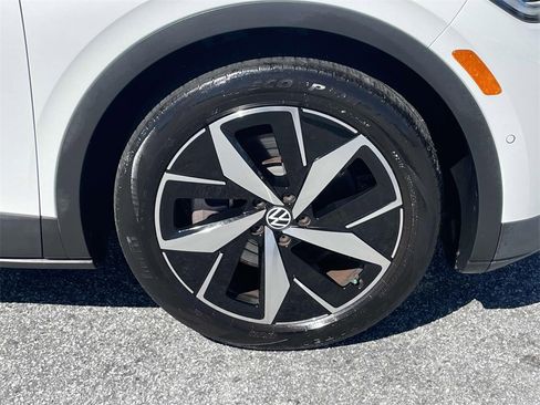 Used 2023 Volkswagen ID.4 Pro image 11