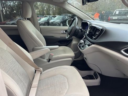 Used 2018 Chrysler Pacifica Touring Plus image 12