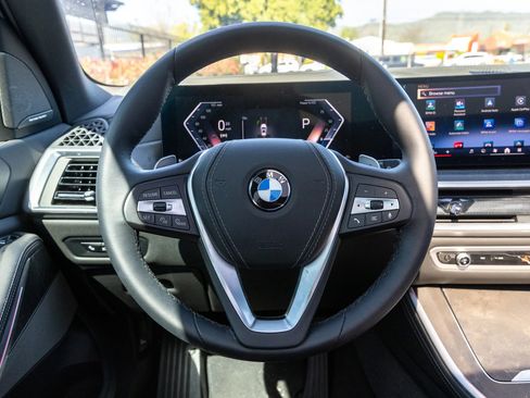 Used 2025 BMW X5 xDrive40i w/ Premium Package image 32