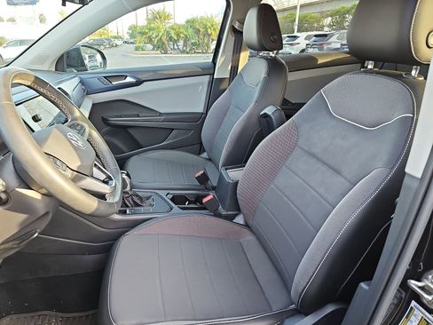 Certified 2023 Volkswagen Taos SE image 16
