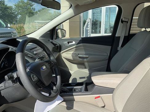 Used 2017 Ford Escape SE AWD/4WD image 2