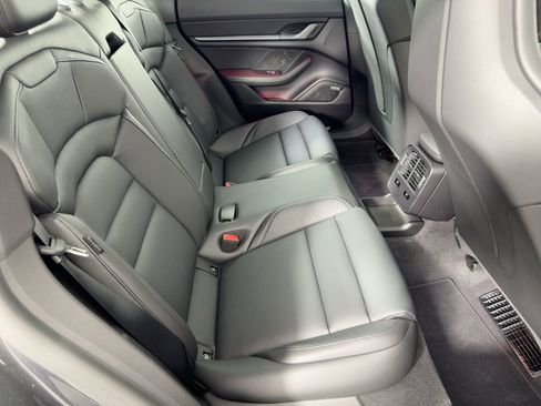 Used 2025 Porsche Taycan image 29