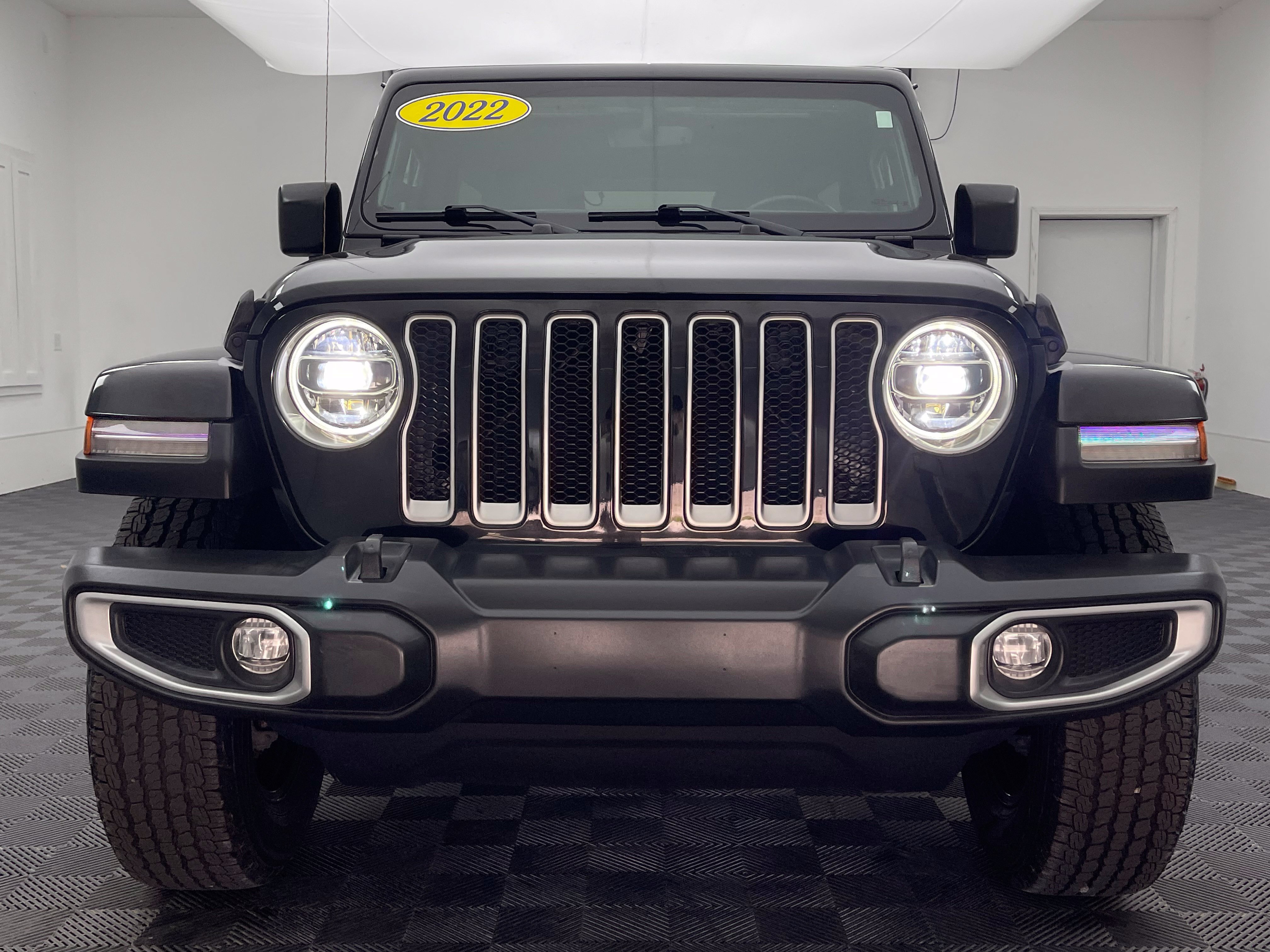 Used 2022 Jeep Wrangler Unlimited Sahara w/ LED Lighting Group AWD/4WD image 12