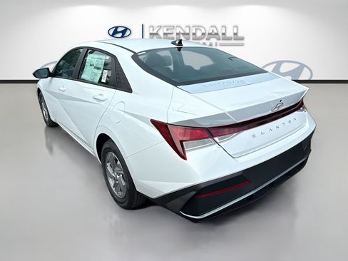 New 2026 Hyundai Elantra SE FWD image 4