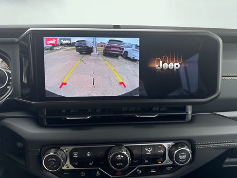 Used 2025 Jeep Wrangler Unlimited Sahara AWD/4WD image 28