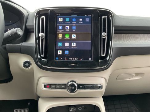 Used 2024 Volvo XC40 B5 Plus w/ Protection Package Premier image 12