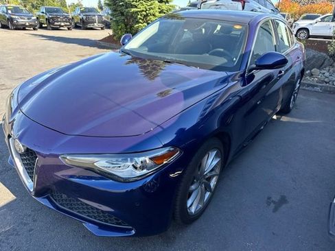 Used 2017 Alfa Romeo Giulia Ti AWD/4WD image 3