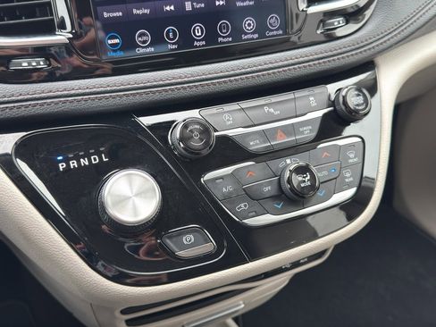 Used 2020 Chrysler Pacifica Limited image 21