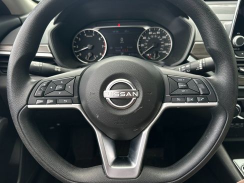 Used 2024 Nissan Altima 2.5 SV AWD/4WD image 20