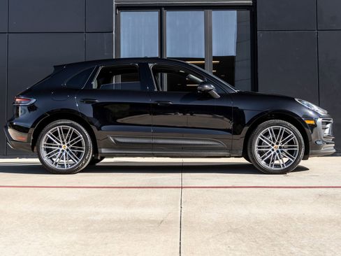 Certified 2023 Porsche Macan image 12