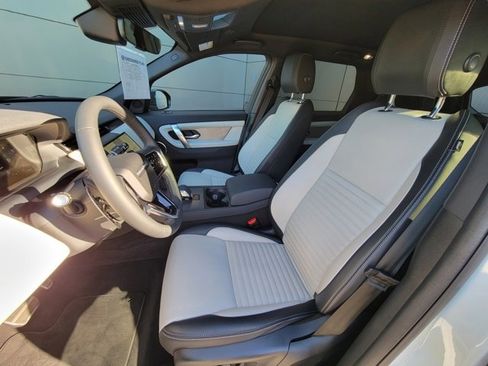Used 2025 Land Rover Discovery Sport Dynamic SE image 16