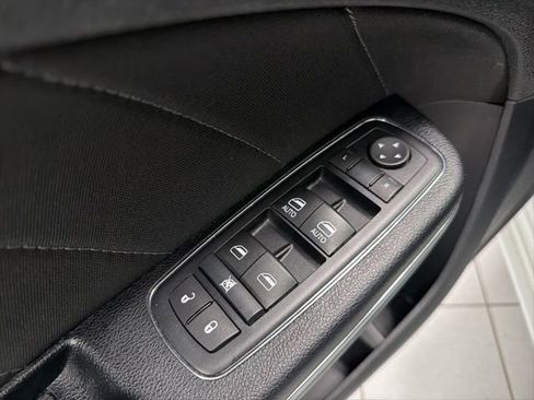 Used 2015 Dodge Charger SXT image 11