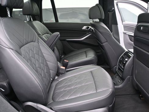 Used 2023 BMW X7 xDrive40i w/ Executive Package image 19