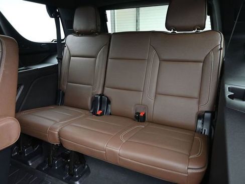 Used 2025 Chevrolet Tahoe High Country AWD/4WD image 32