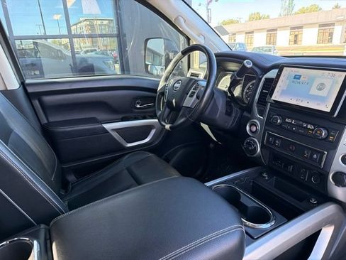 Used 2018 Nissan Titan PRO-4X w/ Pro-4x Convenience Package AWD/4WD image 11