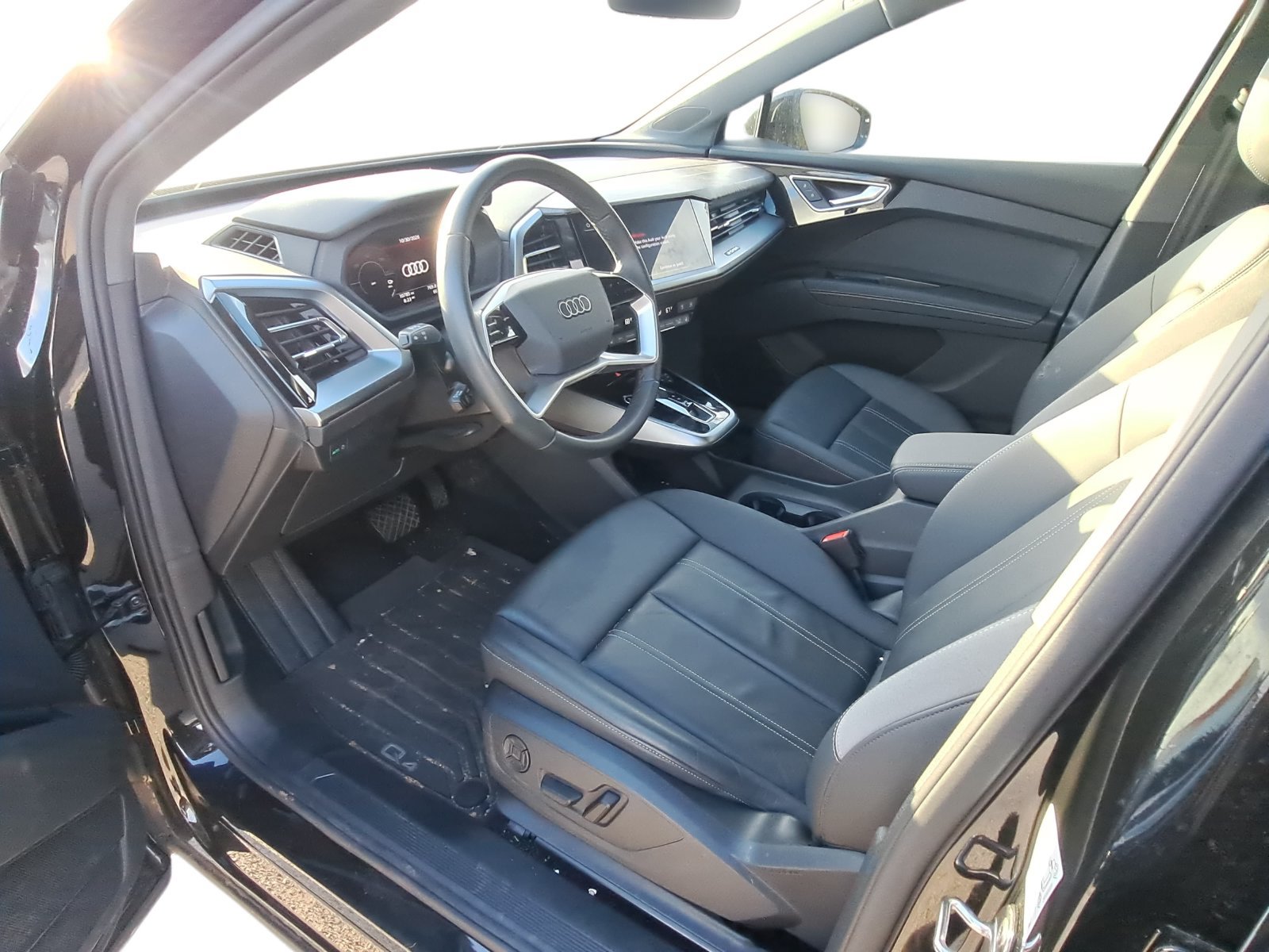 Used 2024 Audi Q4 e-tron Premium Plus AWD/4WD image 9