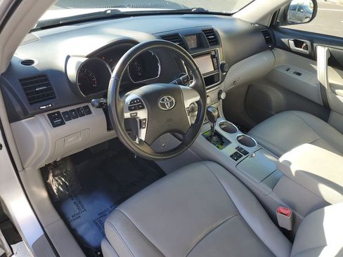 Used 2013 Toyota Highlander SE image 29
