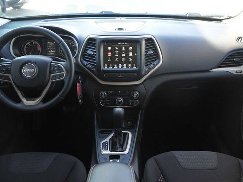 Used 2017 Jeep Cherokee Latitude w/ Comfort & Sound Group image 10