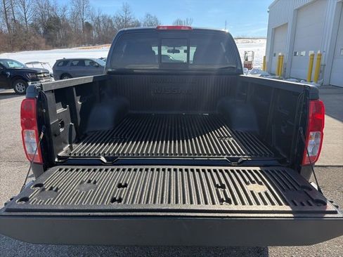 Used 2018 Nissan Frontier SV image 9