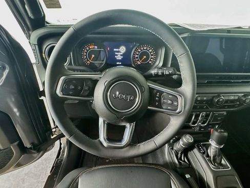 Used 2025 Jeep Wrangler Unlimited Sahara AWD/4WD image 15