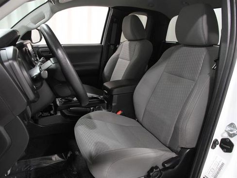 Used 2022 Toyota Tacoma SR image 5