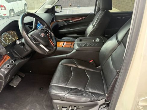 Used 2015 Cadillac Escalade Premium image 15